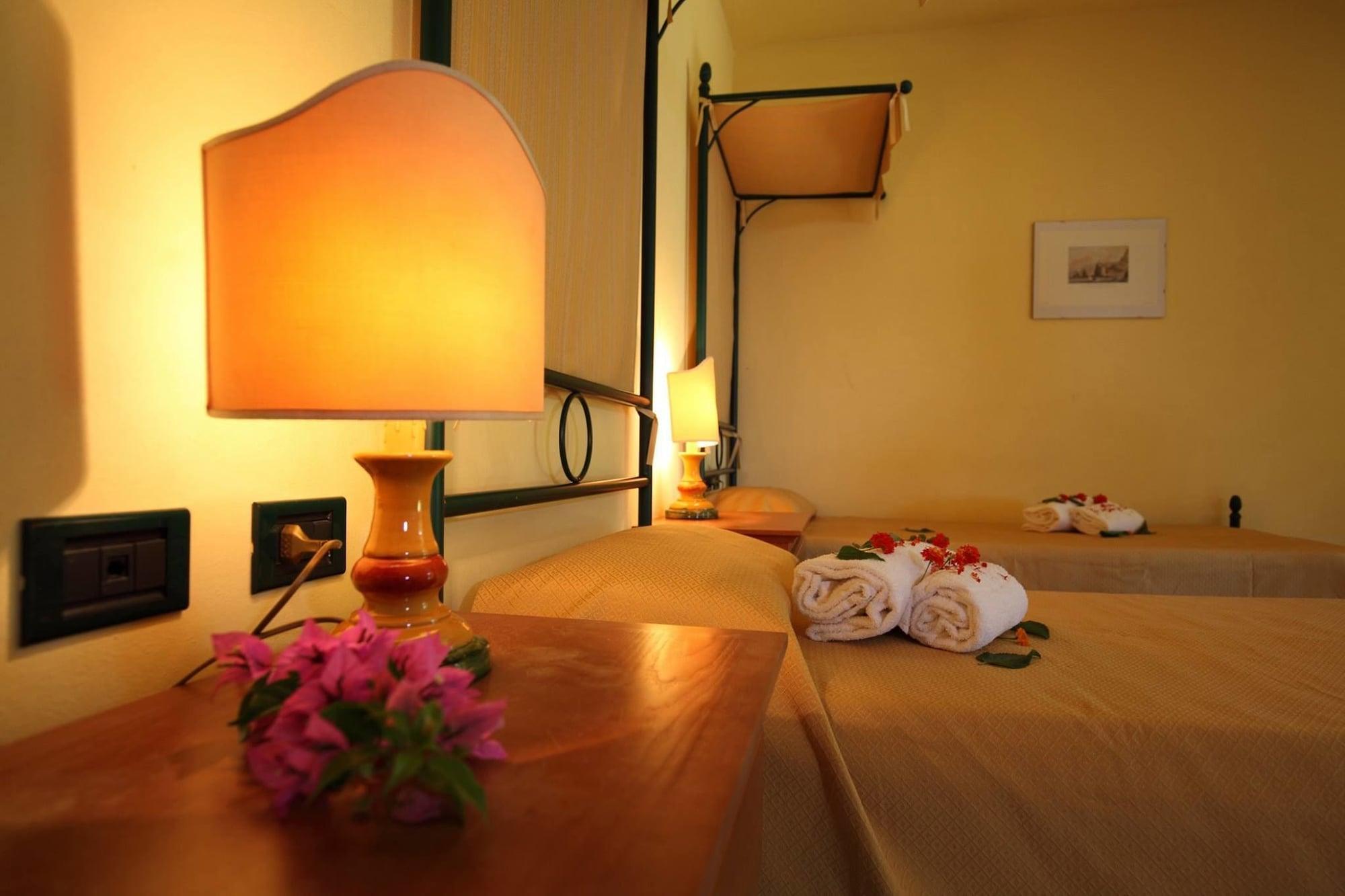 Marina Del Marchese Beach Resort Botricello Exterior foto