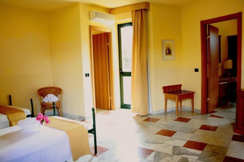 Marina Del Marchese Beach Resort Botricello Exterior foto